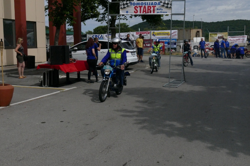 P1130171 (800 x 533)