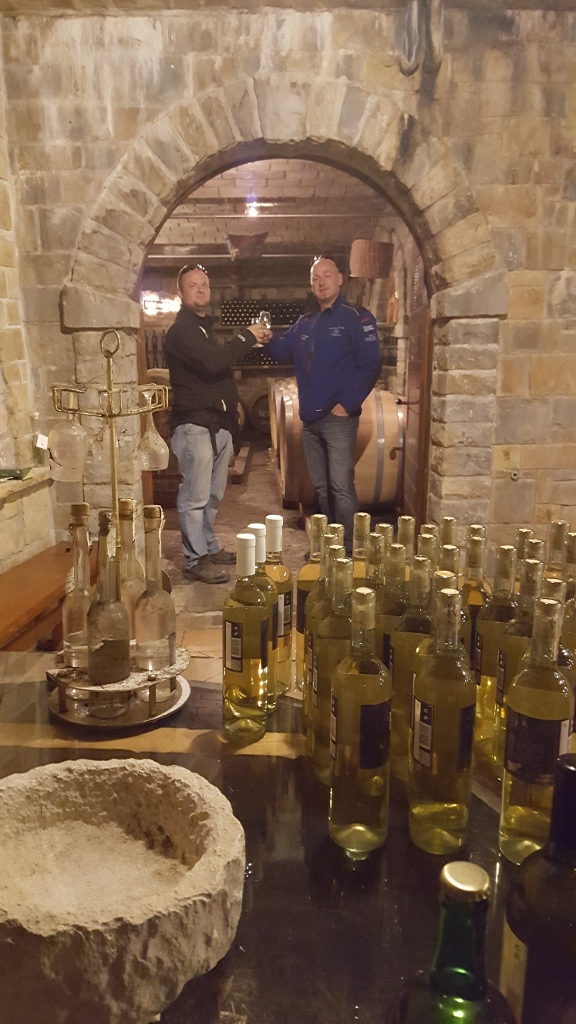 20190330_111732 (576 x 1024)