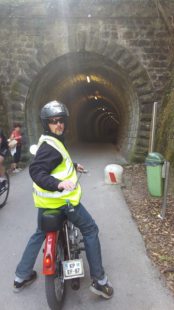 20190330_141909 (576 x 1024)